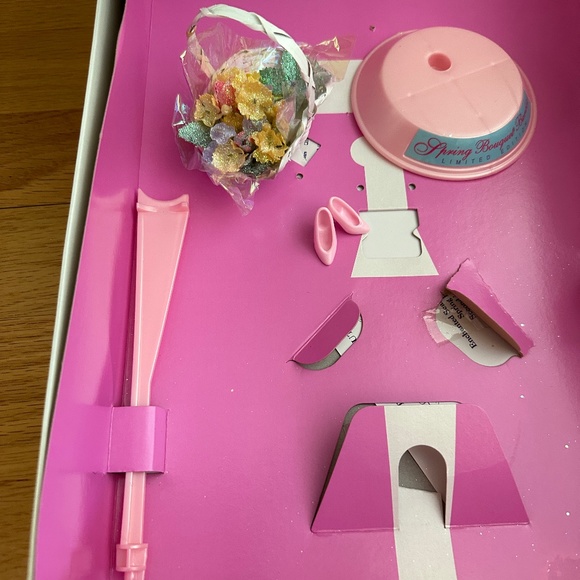 Spring Bouquet Barbie Enchanted Seasons Collection 1994 - Picture 14 of 16